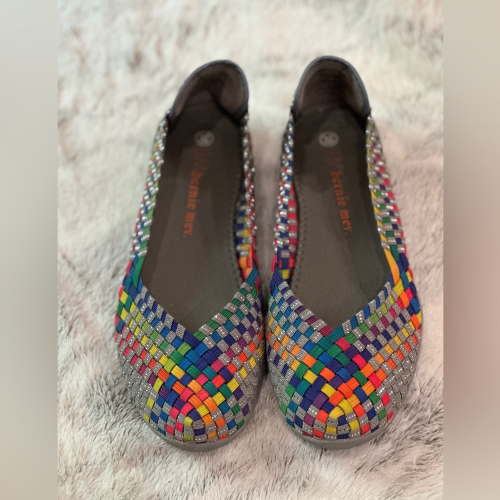 Colorful Bernie Mev. Women's Featherlite Sidewalk Stretch Flats